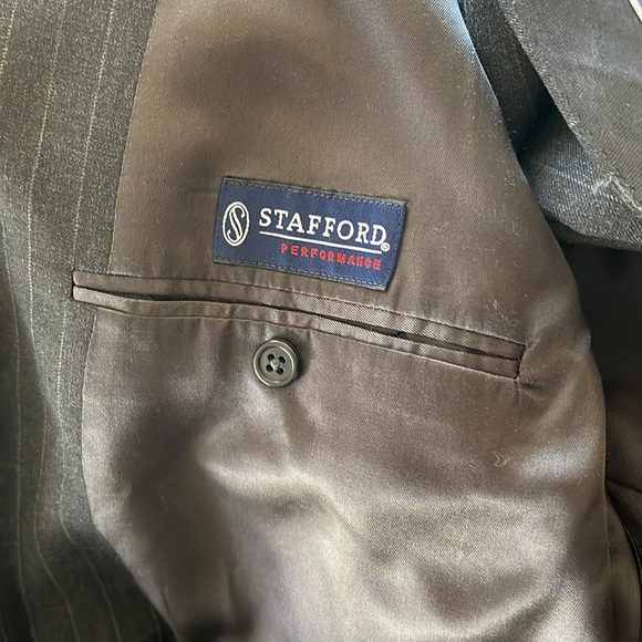 Stafford Men’s pinstripe 100% wool suit - Picture 8 of 11